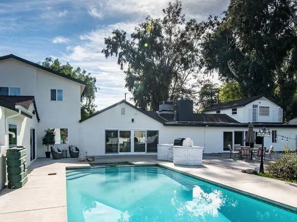23041 Erwin St, Woodland Hills, CA 91367