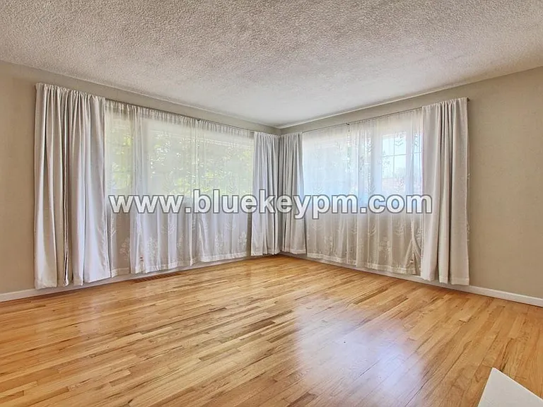 1102 NW 41st St — Photo 5