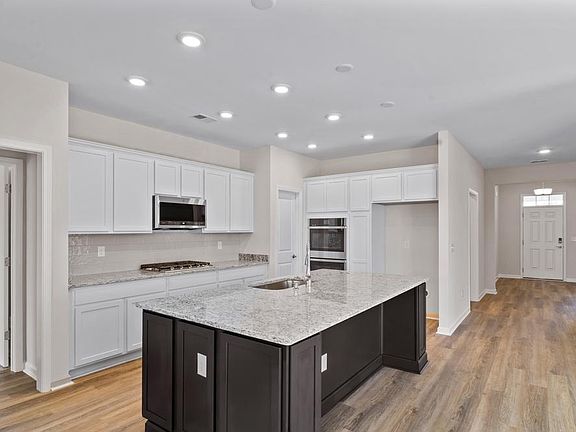 https media.homefiniti.com 241 2023 3 13 HP_143_1.400x300.jpg
