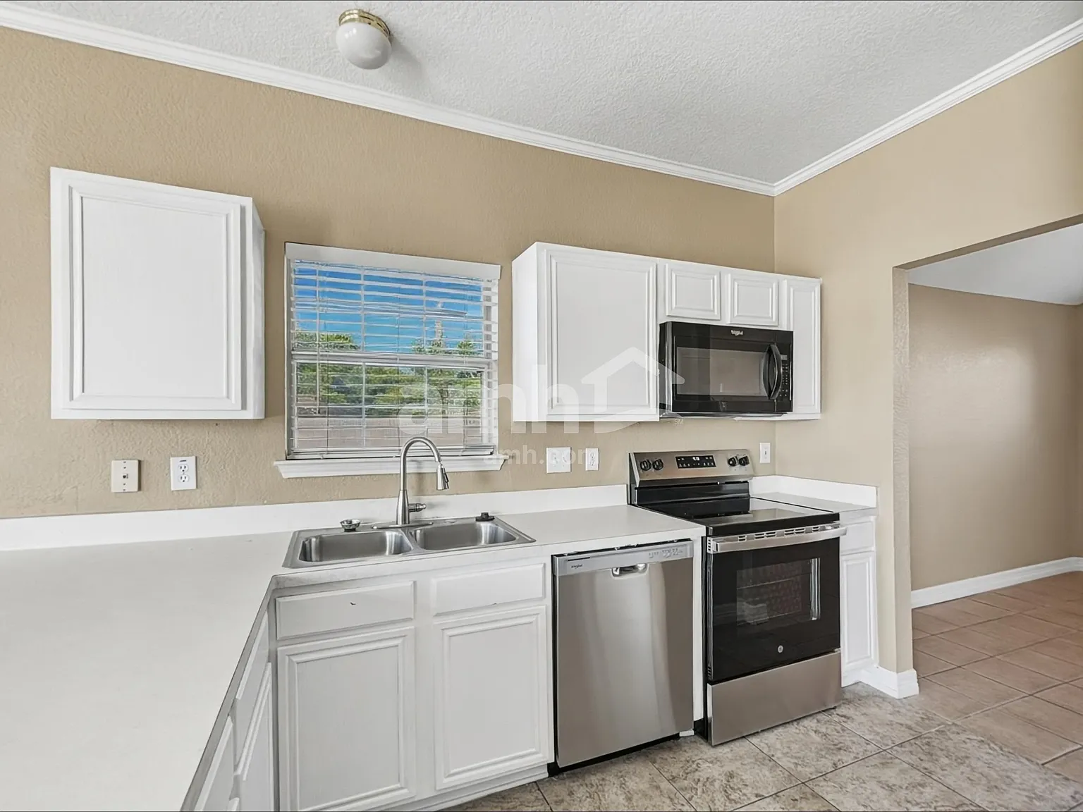 4 bed, 2.5 bath, 2658 sqft, $2,670 — Photo 4