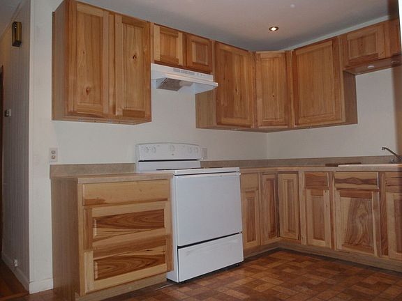 3rd image of 905 Hudgins St