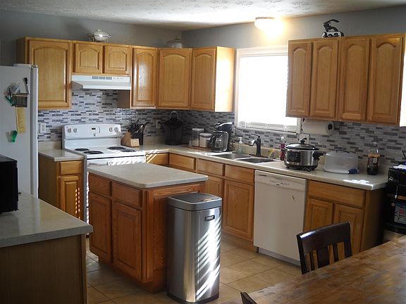 4th image of 593 Randolph Dr