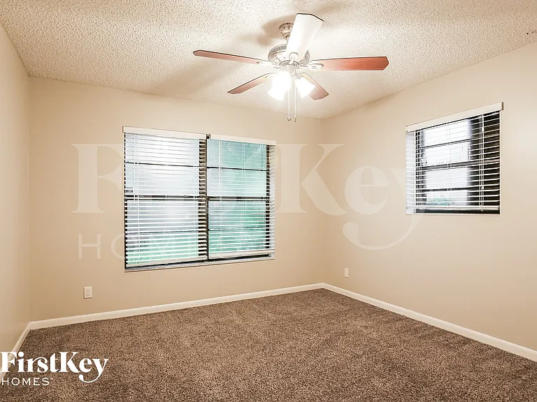 1647 SW 30th Ter — Photo 11