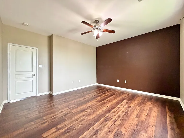 3300 Forest Creek Dr — Photo 17