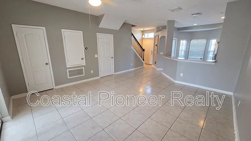 3 bed, 2.5 bath, 1192 sqft, $2,000 — Photo 4