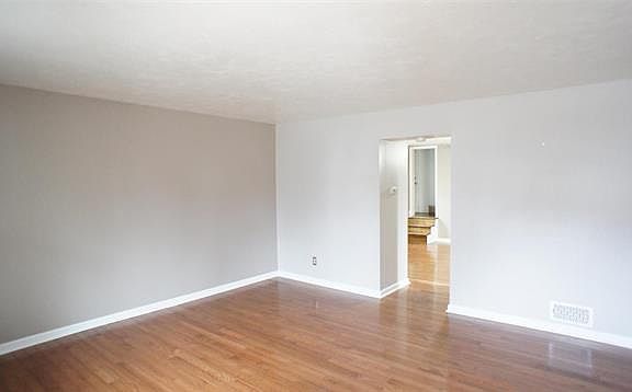 4th image of 213 Horn Ave