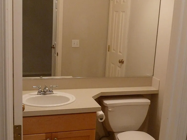 587 Elma Ave NE — Photo 11