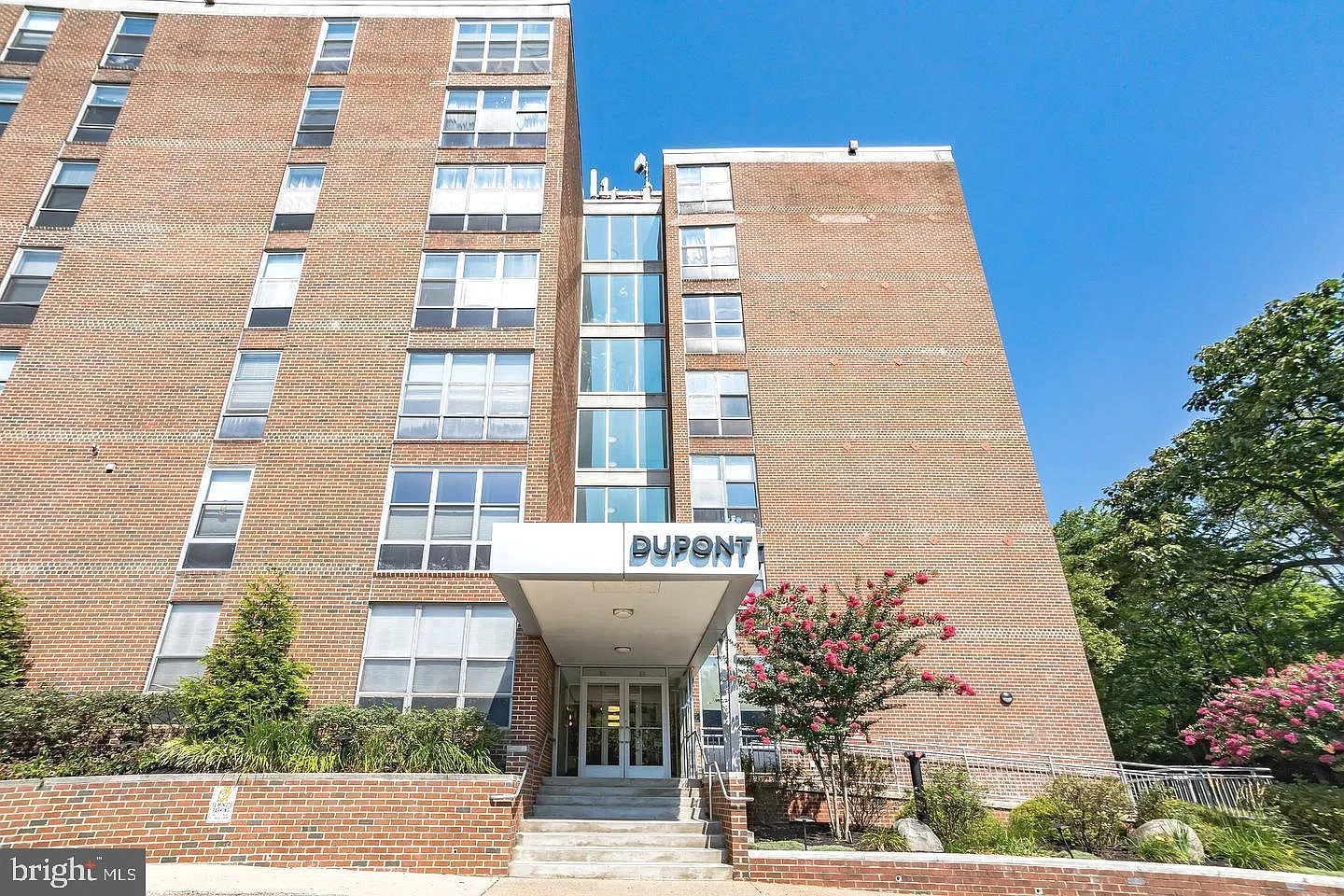 Dupont Towers — Photo 2
