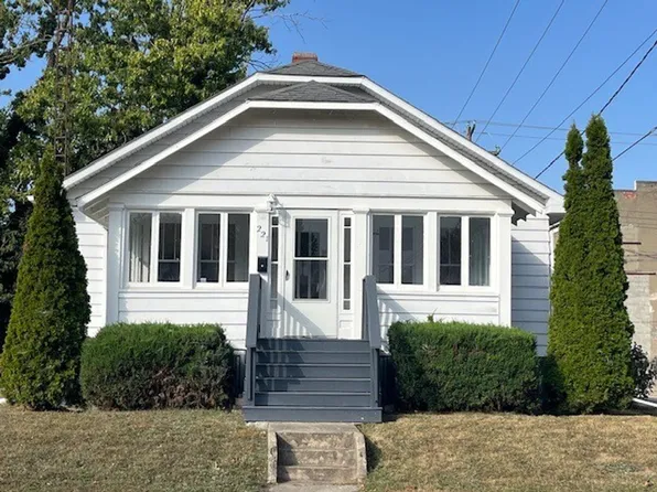 221 S Hickory St, Arthur, IL 61911