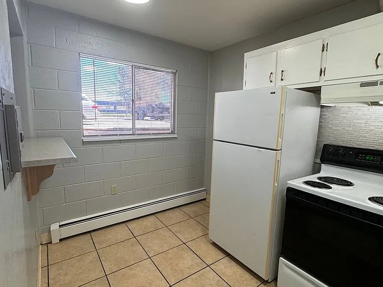 Parklane Apartments — Photo 8
