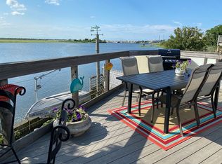 24 Marion Pl, Island Park, NY 11558