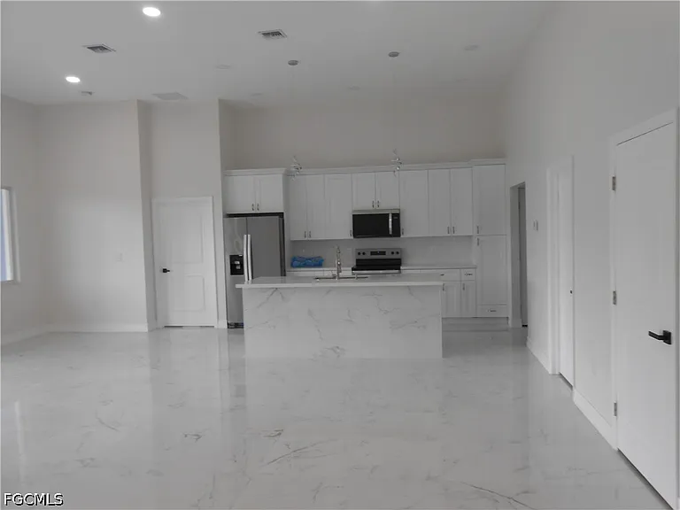 2809 55th St W — Photo 5