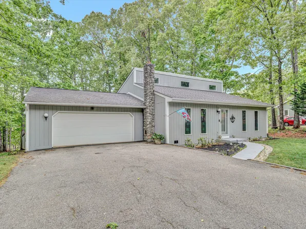 105 Bent Tree Rd, Moneta, VA 24121