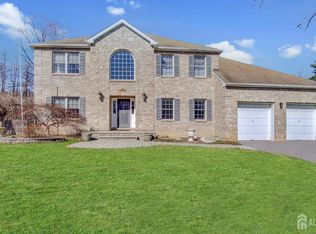 10 Arlene Dr, Monroe Township, NJ 08831