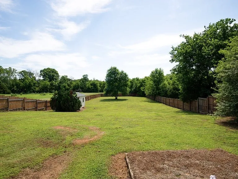 1175 Gardendale Dr — Photo 9