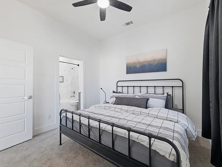 2406 Merlin St — Photo 23