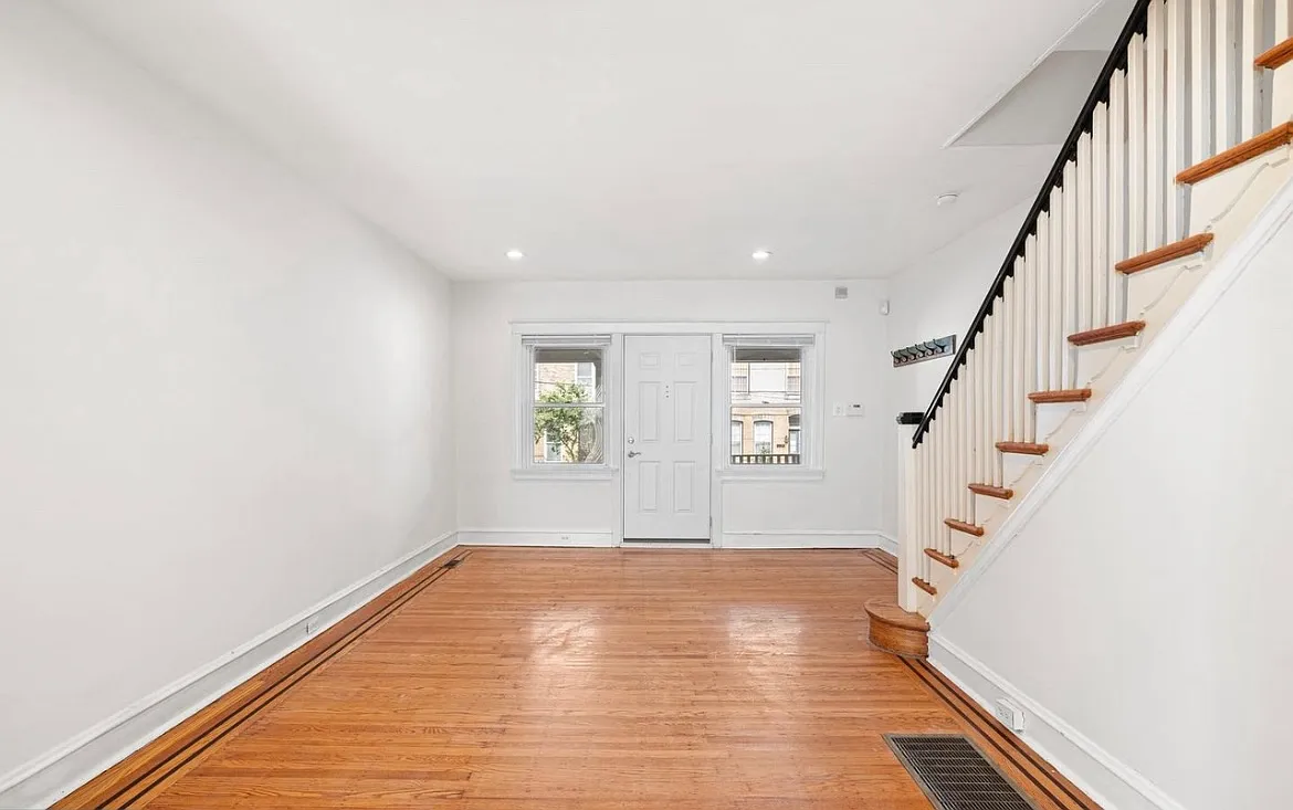 3 bed, 1200 sqft, $2,895 — Photo 3