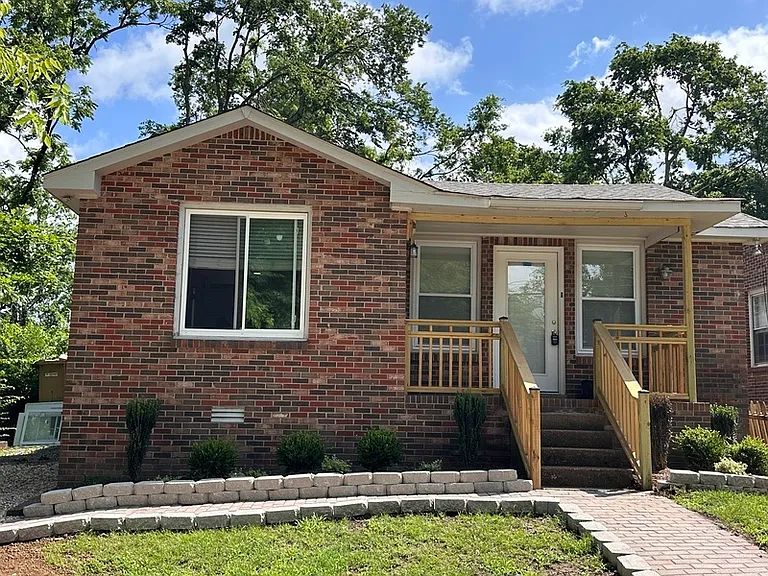 2502 Sharondale Dr — Photo 2