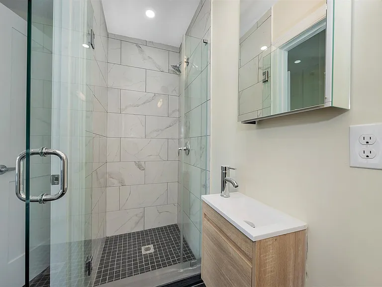 45 Wright Ave — Photo 10