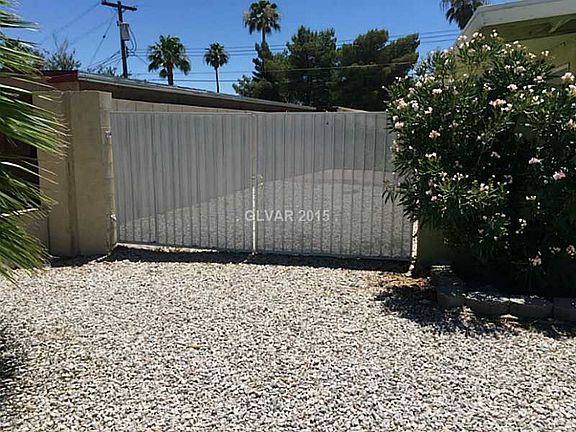 3rd image of 1421 Laguna Ave