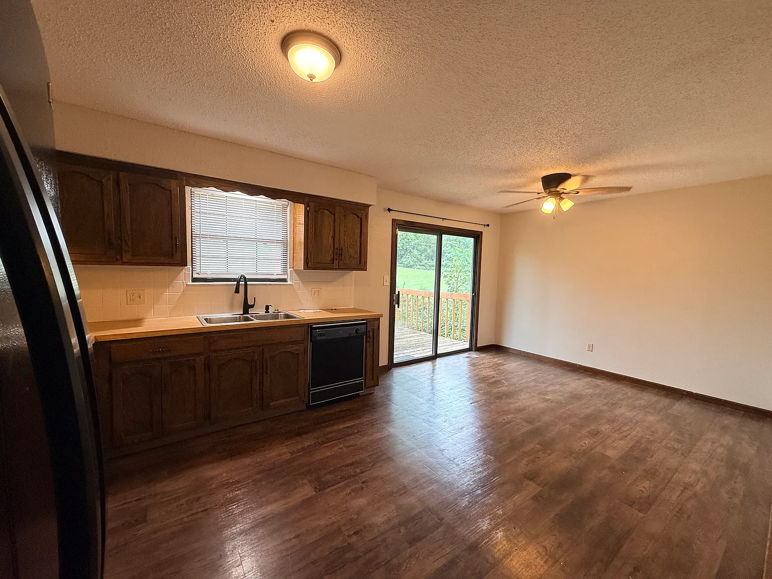 3 bed, 1317 sqft, $1,850 — Photo 3