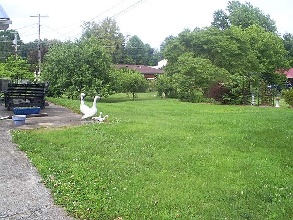 5th image of 30 W Peachtree Ln