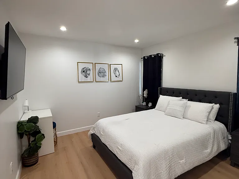 8700 Dorrington Ave — Photo 32