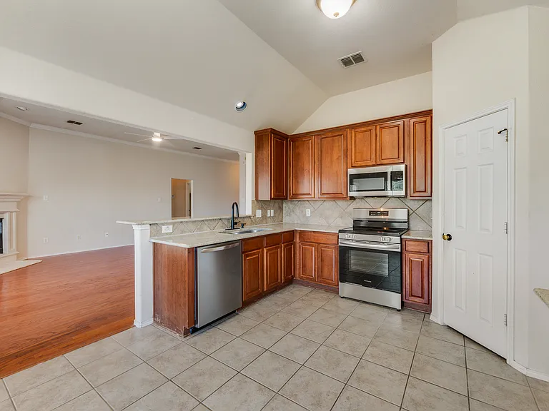 112 Singletree Ln — Photo 7