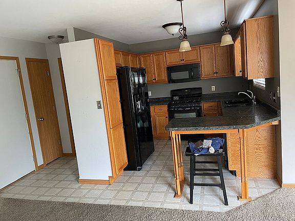 5th image of 1005 Black Diamond Dr