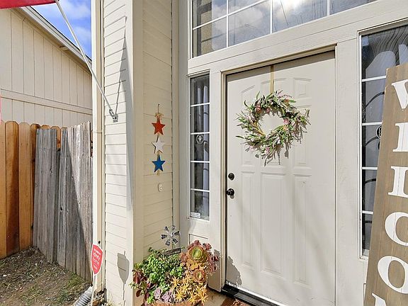 3rd image of 1718 Wildflower Cir