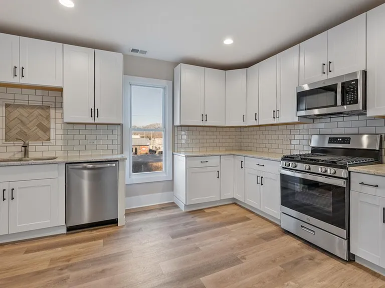 328 N 5th St #200 — Photo 12