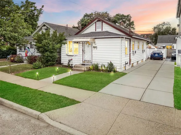 937 N 7th Street, New Hyde Park, NY 11040