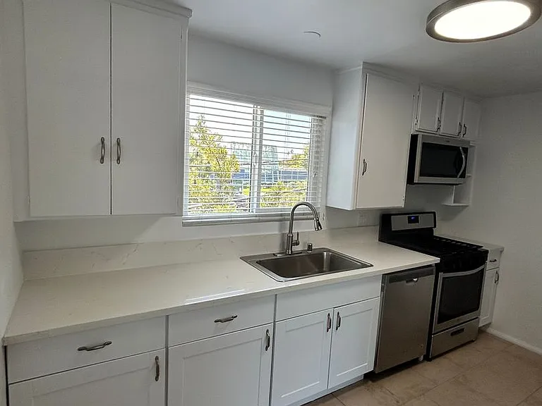 1957 Frank St / 2519 Virginia Ave — Photo 16