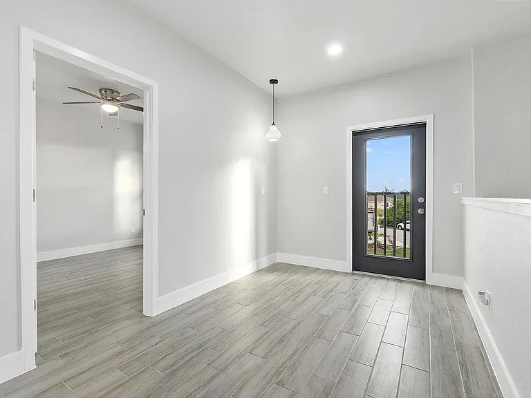 1351 SW Don Ct — Photo 16