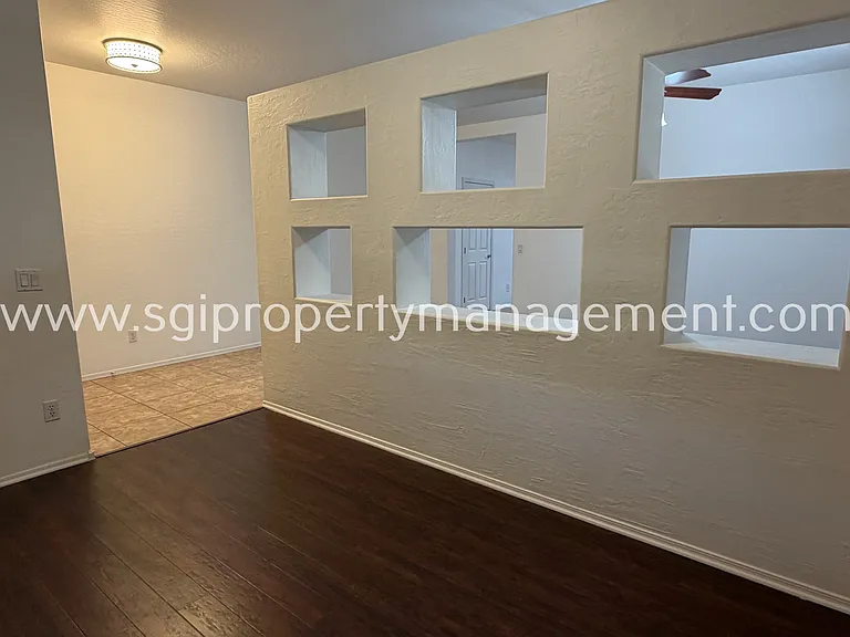 1243 E Walnut Rd — Photo 4