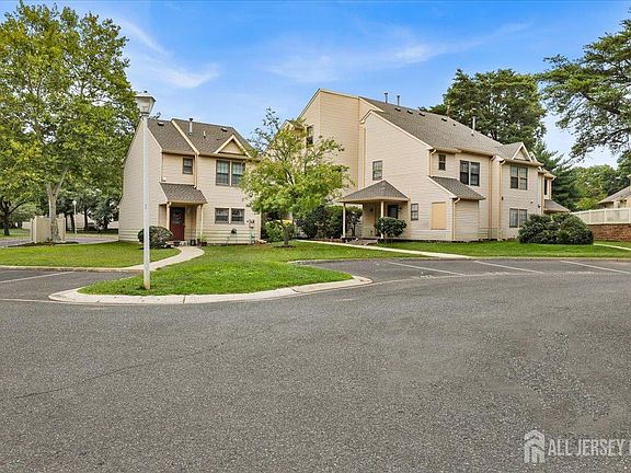 2nd image of 504 Geranium Ct