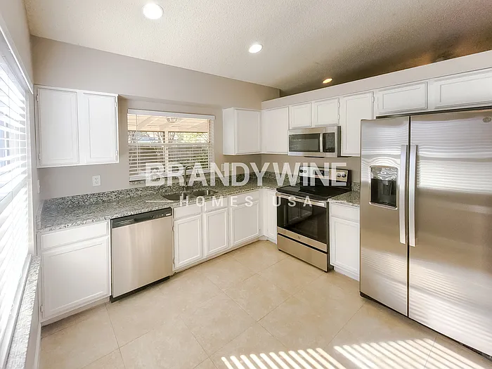 542 Queensbridge Dr — Photo 8