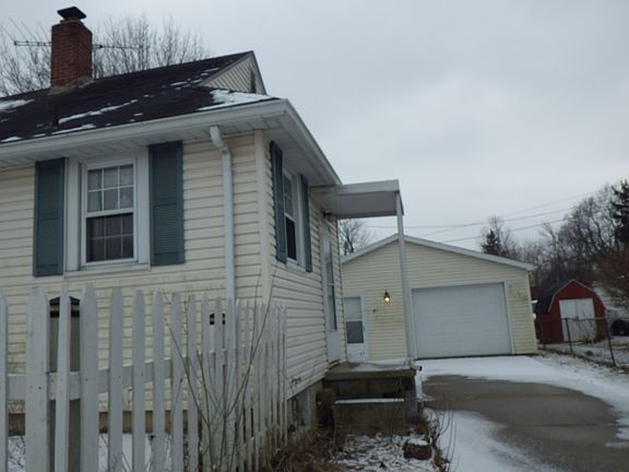2nd image of 3007 E Memorial Dr