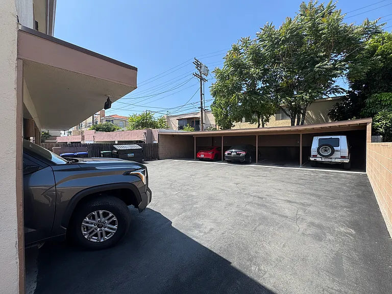 437 W Glenoaks Blvd #6 — Photo 9