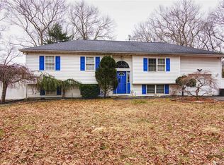 77 Washington Ave, Mastic, NY 11950