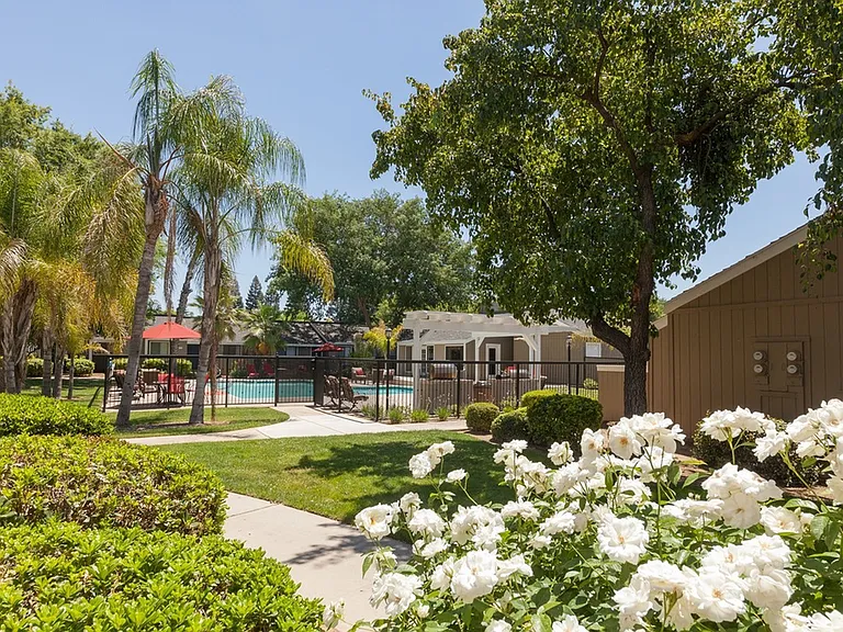 River Park Villas — Photo 17
