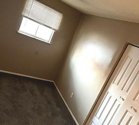 4th image of 3023 N Michigan Ave