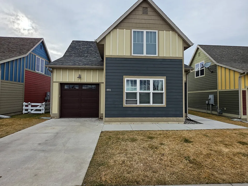 881 Hanson St #ROOM FOR RENT