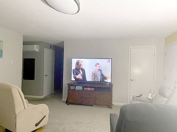 3rd image of 303 Linda Ave