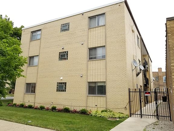 3rd image of 5555 W Sunnyside Ave #D