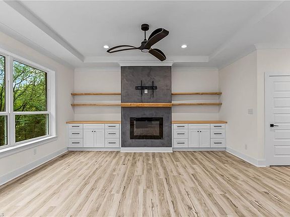 4th image of 3787 Peony Way