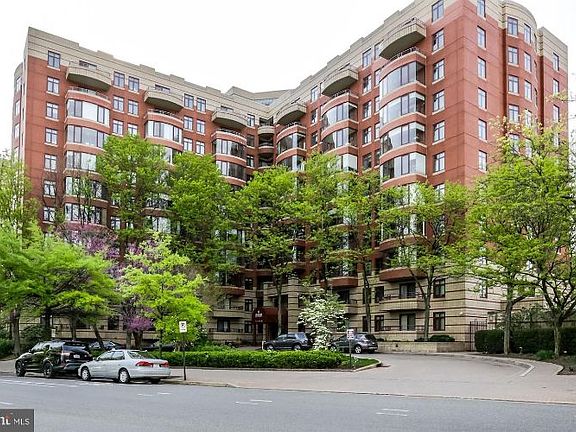 3rd image of 2400 Clarendon Blvd APT 316