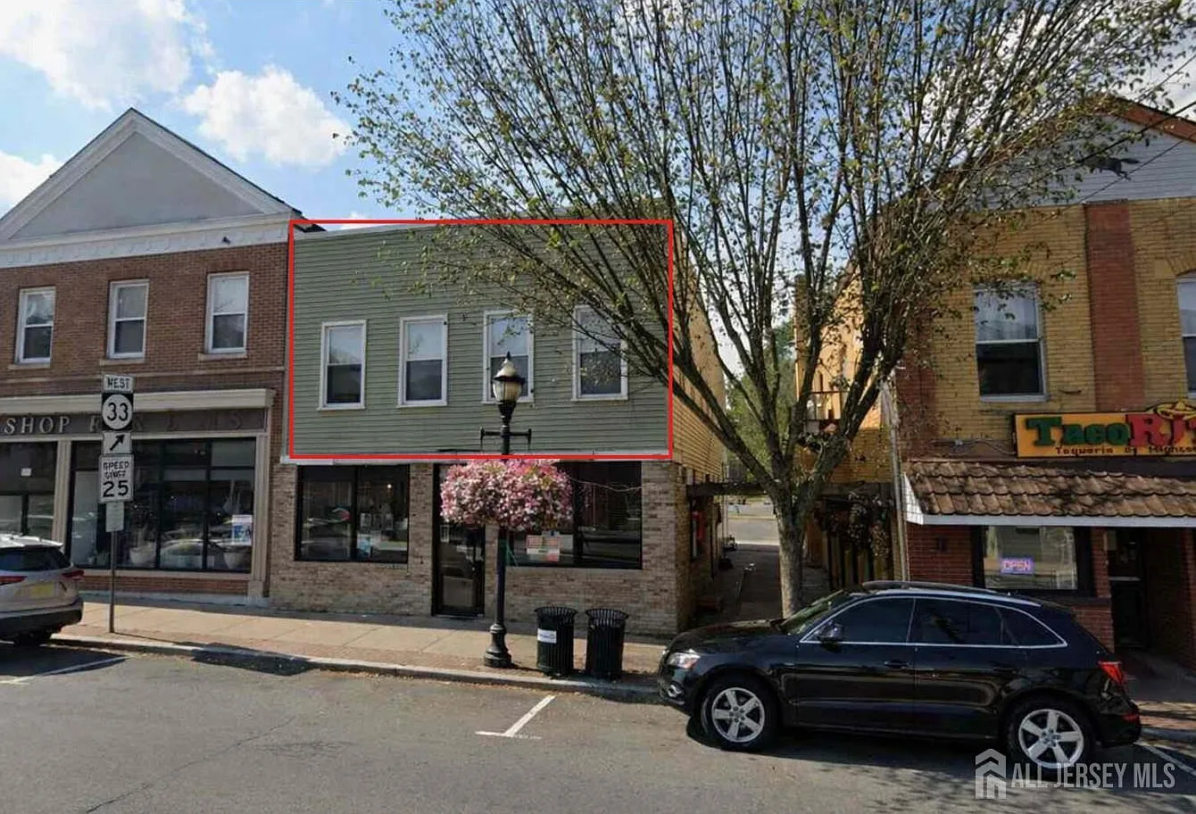 2 bed, 1.0 bath, 856 sqft, $2,500 — Photo 1