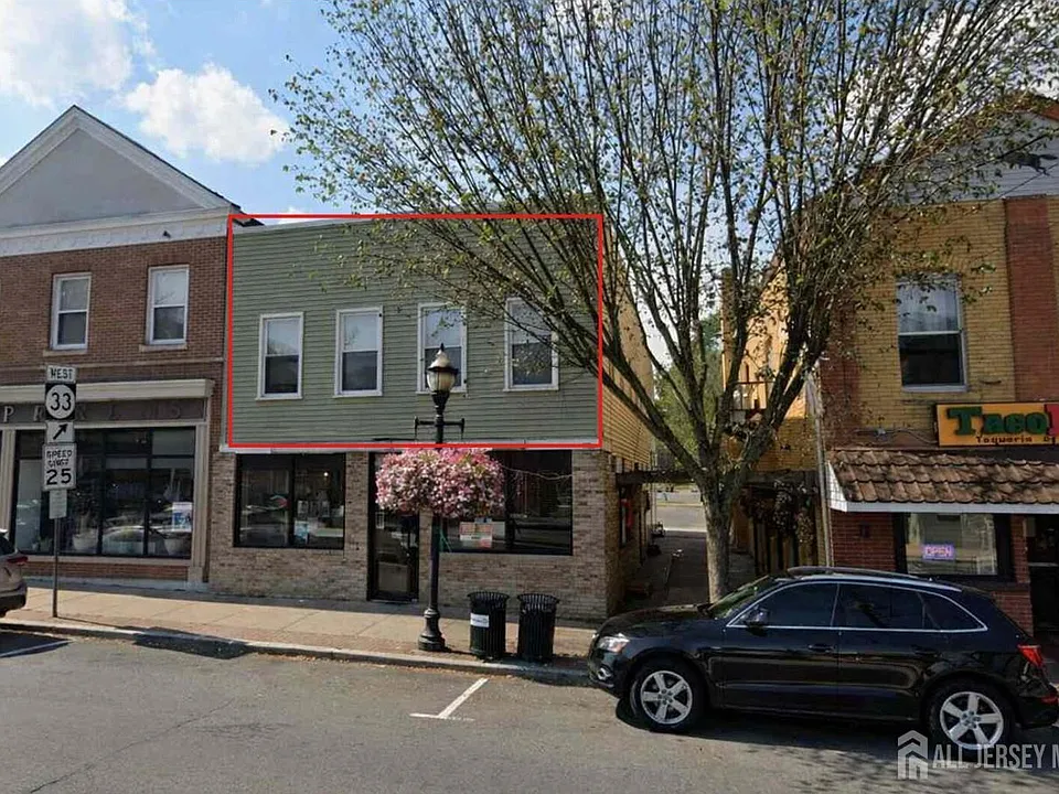 112 Main St