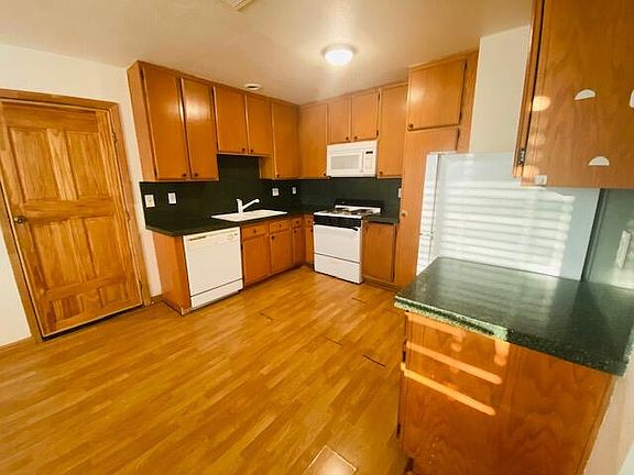 2nd image of 15660 Avenida Atezada